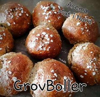 Søte gode grovboller byr på en overraskende god smak - og en KAN ha i bitte litt malt kanel : )