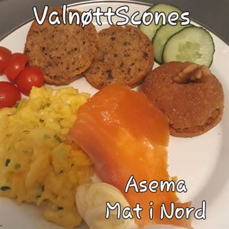 Tidlig forsøk med nøtte - Scones her med dbl dose  natron smak av natron. Asema måtte justere oppskriften!